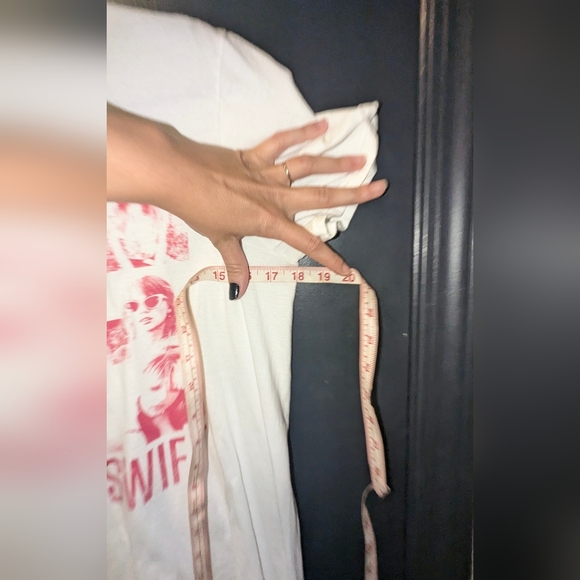 Taylor Swift 2013 Red Concert T-Shirt White Red Squares Women’s Small Swifties - Picture 6 of 7